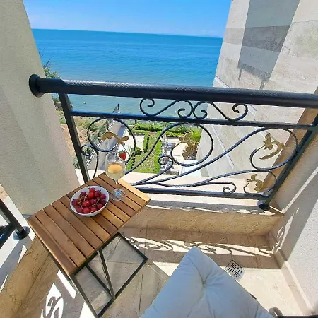 Onyx 2 Private Beach Apartment *